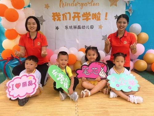 妹宝回归全家排队宠,全家排队宠爱，温馨家庭乐翻天